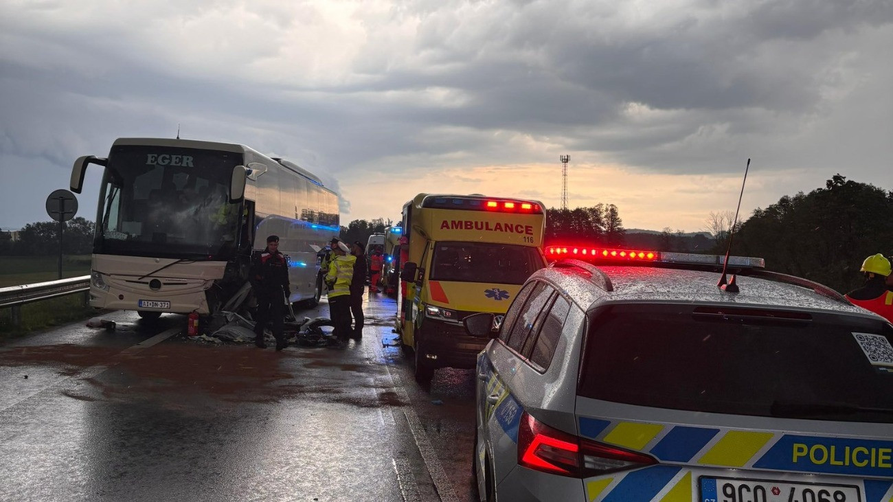 Nagy baj történt a magyar busszal Csehországban