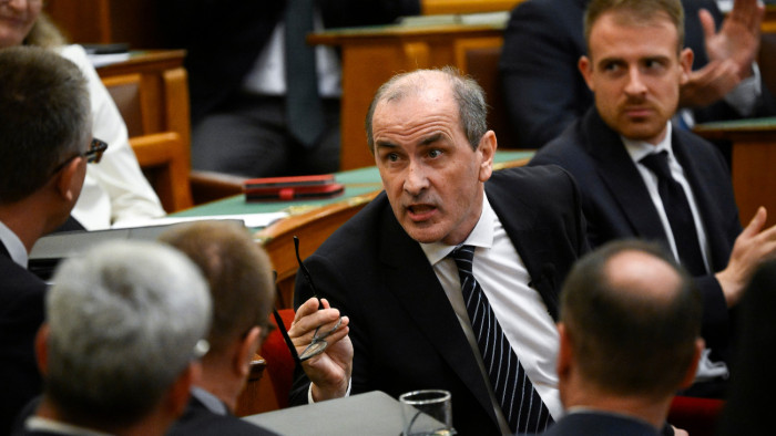 A szívhangrendeletről részletesen is állást foglalt Hegedűs Zsolt miniszter a parlamenti szócsata után