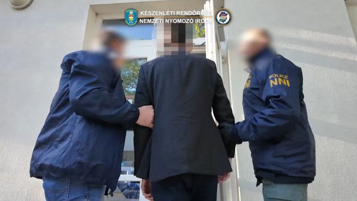 Gyermekpornográfia miatt csaptak le rá – nem először