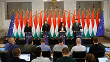 Magyar Péter távollétében is rendkívüli kormánybejelentések jönnek