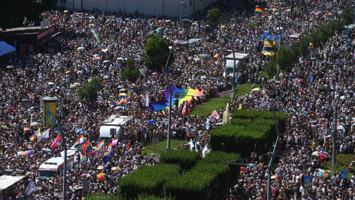 Totális ellenőrzés alatt Budapest: Pride-készültségben a rendőrség
