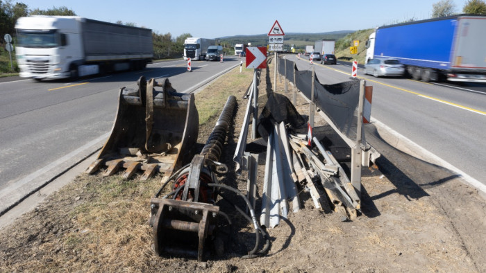 Vitézy Dávid furcsaságokat talált a sztrádák szakaszos lezárása körül, közbelép