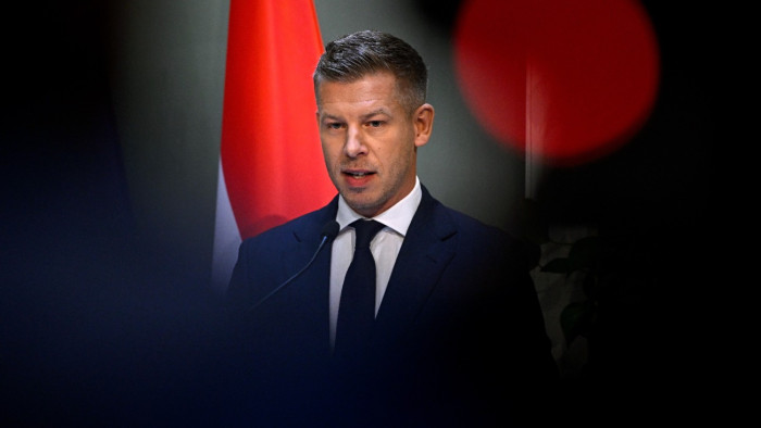 Magyar Péter a közmédiával kapcsolatban posztolt