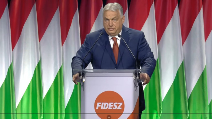 Orbán Viktor: nem teszek se fél, se teljes fordulatot