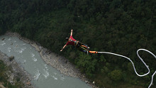 Rémálomba illő tragédia: elfelejtették hozzácsatolni a kötelet egy bungee jumpingoló nőhöz