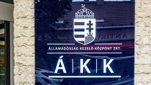 Új ember felel az államadósságért: vezetőváltás az ÁKK élén
