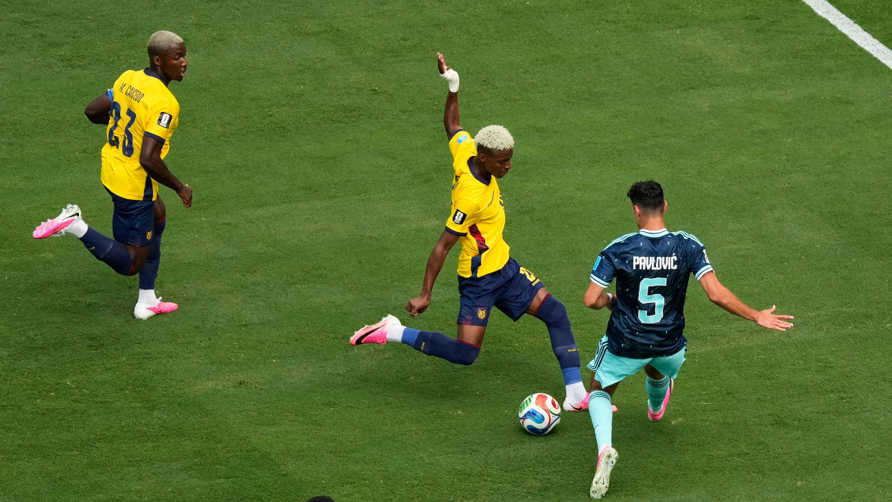Ecuador meglepte Németországot és továbbjutott
