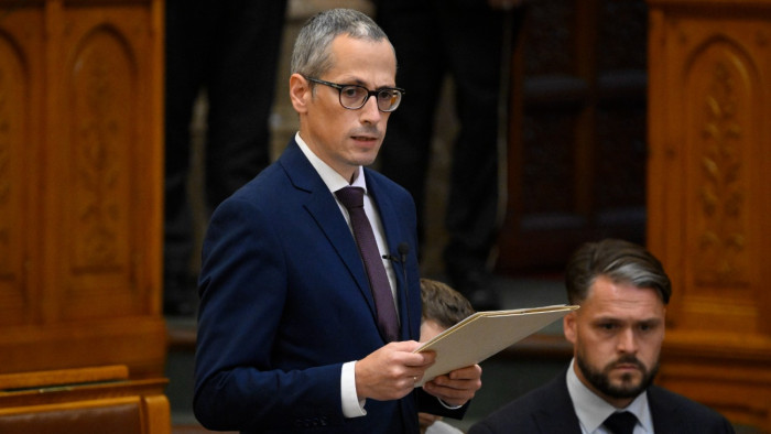 Itt a döntés: kevesebb pénz megy a polgármesterek számlájára