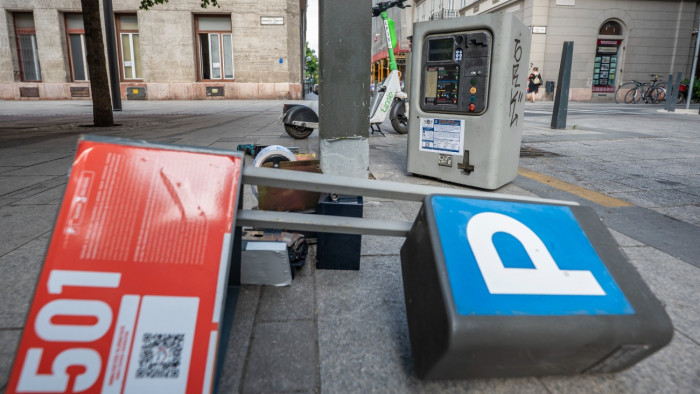 Sorra tűnnek el a parkolóórák – körkép arról, mivel szembesülhetnek az autósok az egyes kerületekben