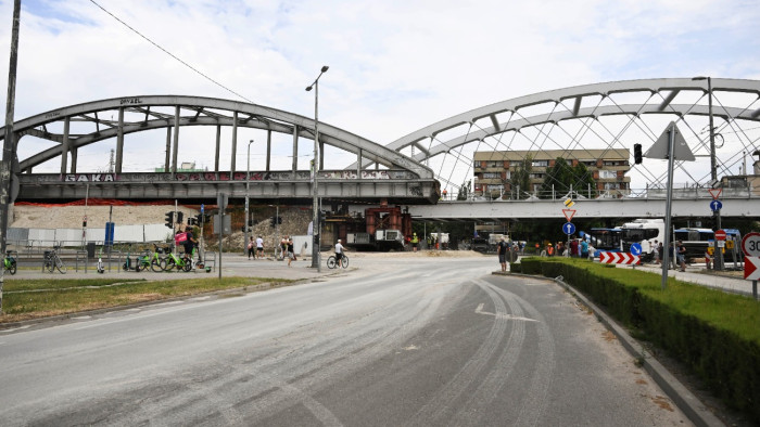 Egy egész hidat vittek el Budapestről – képek