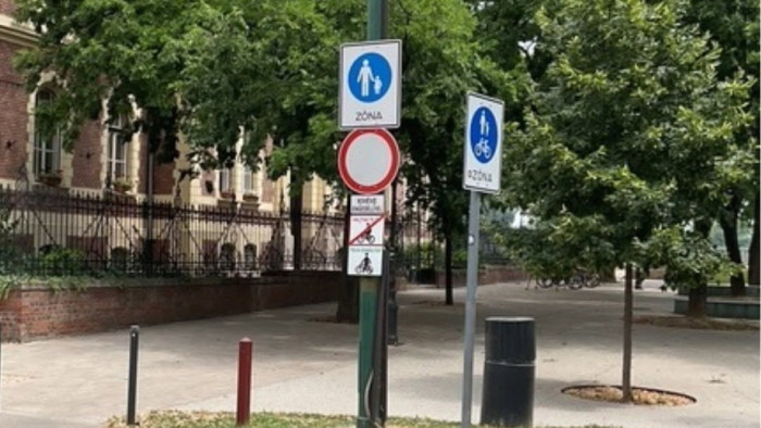 Új közlekedési táblák jelentek meg a rakpartnál
