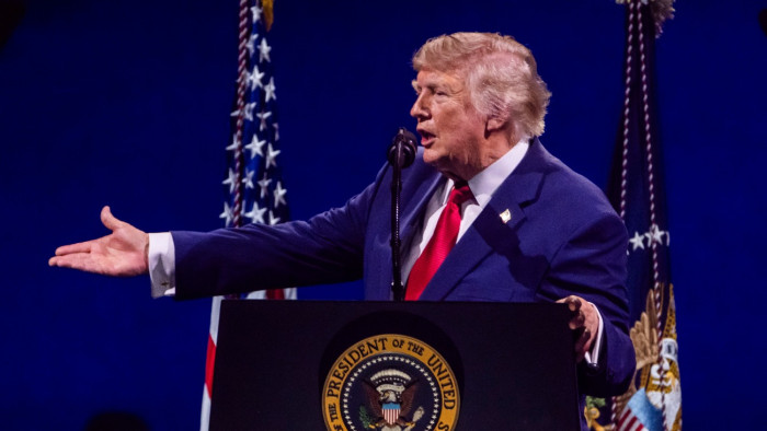 Donald Trump: beteg emberek vezetik őket, vége az iráni megállapodásnak