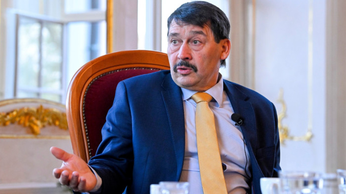 Magyar Péter közzétette a volt államfő amerikai útjának részleteit – Áder János válasza: „találkozunk a bíróságon”