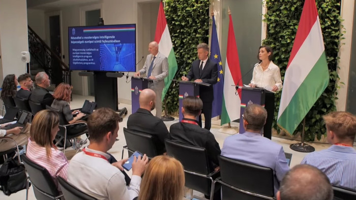 Magyar Péter a kormányzati tájékoztatón: vidékfejlesztés, vasútfejlesztés, augusztus 20., Szijjártó Péter...