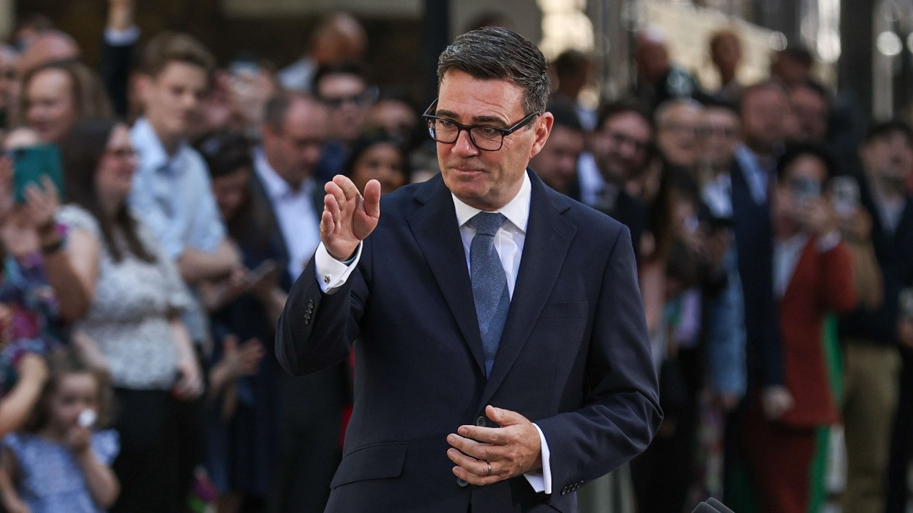 Bevonult Észak Királya, új politikai-gazdasági modellt kezd kiépíteni Nagy-Britanniában