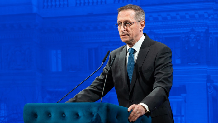 Lejjebb nyomnák a banki költségeket, és szeptemberben nagy döntés jöhet a kamatokról