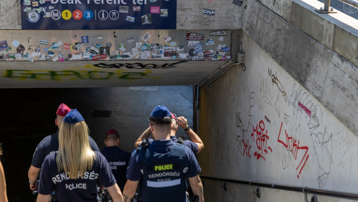 Elözönlötték a rendőrök Budapestet