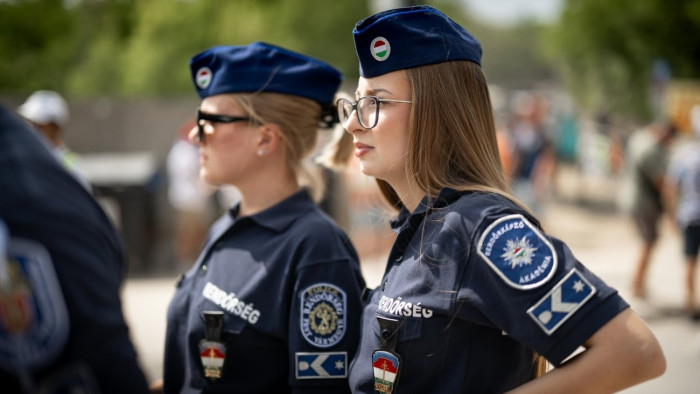 Kutyás, lovas, motoros rendőrök és helikopter: így készül a rendőrség a Magyar Nagydíjra