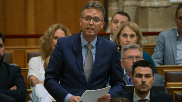 A Hankó Balázs miatti kivonulás következményekkel jár a parlamentben