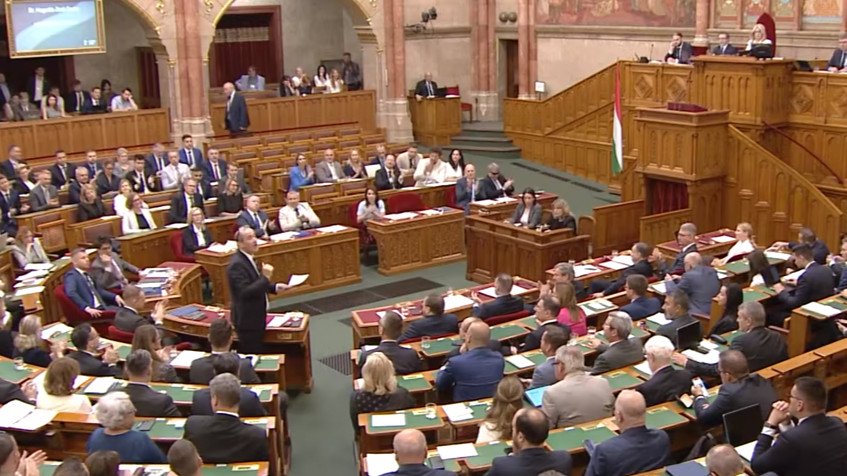 Hegedűs Zsolt az Országgyűlésben: teljes szemléletváltás jön az egészségügyben