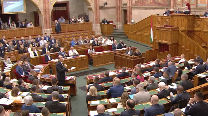 Hegedűs Zsolt az Országgyűlésben: teljes szemléletváltás jön az egészségügyben
