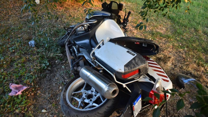 Horrorisztikus pillanatokat élt át az elgázolt motoros rendőr – videó