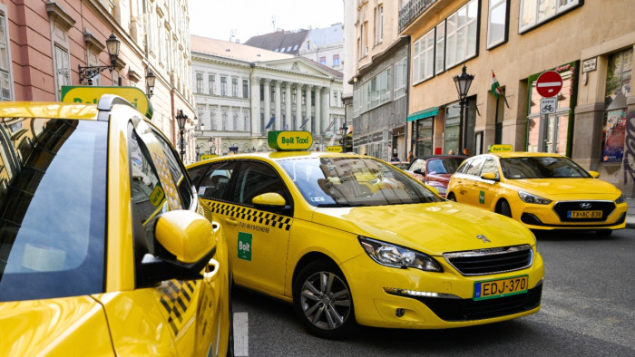 Taxizás Budapesten: ezért változnak a tarifák, indokol Metál Zoltán
