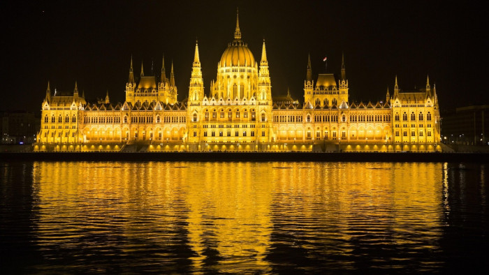 Elsötétül a Parlament is