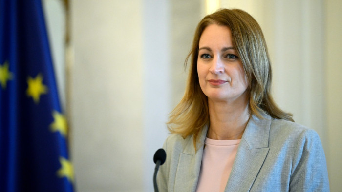 Forsthoffer Ágnes a Balatonról üzent