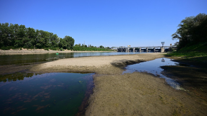 Piramis alakú valamit találtak a Tisza mélyén