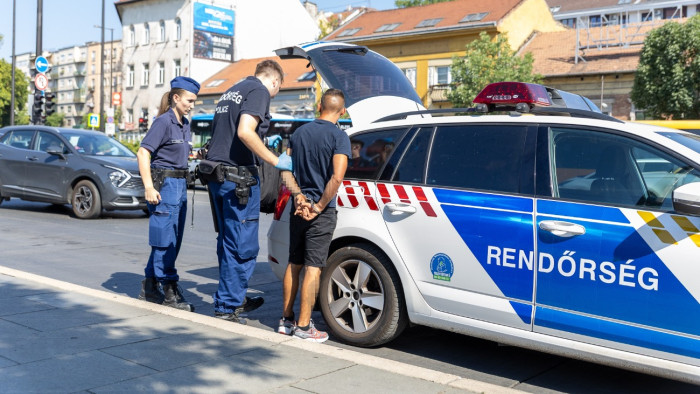Razzia Budapesten: 58 elfogás, 29 előállítás – videó