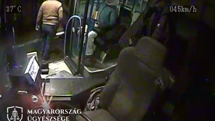 Brutális, hogy mit tett a buszsofőr az utasával Pest vármegyében
