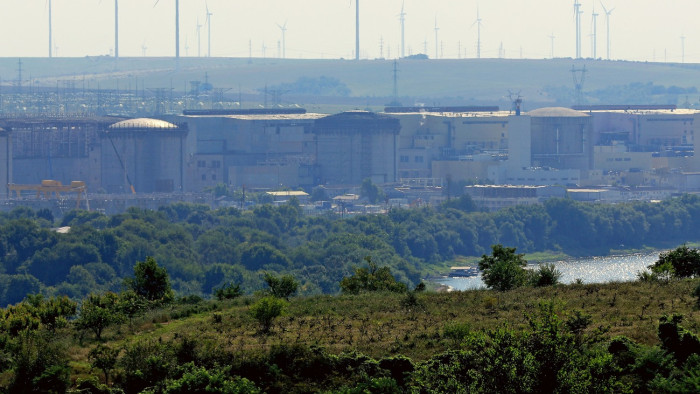 Kétségbeesett vészmegoldásokkal próbálkoznak Romániában az atomerőmű miatt