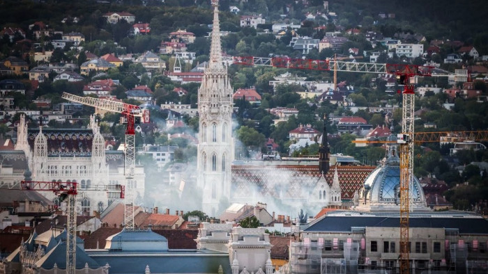 Tűz a Halászbástya alatt