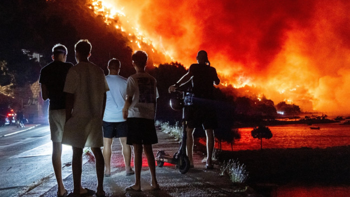 Négy ember őrizetben a horvátországi tűzesetek miatt