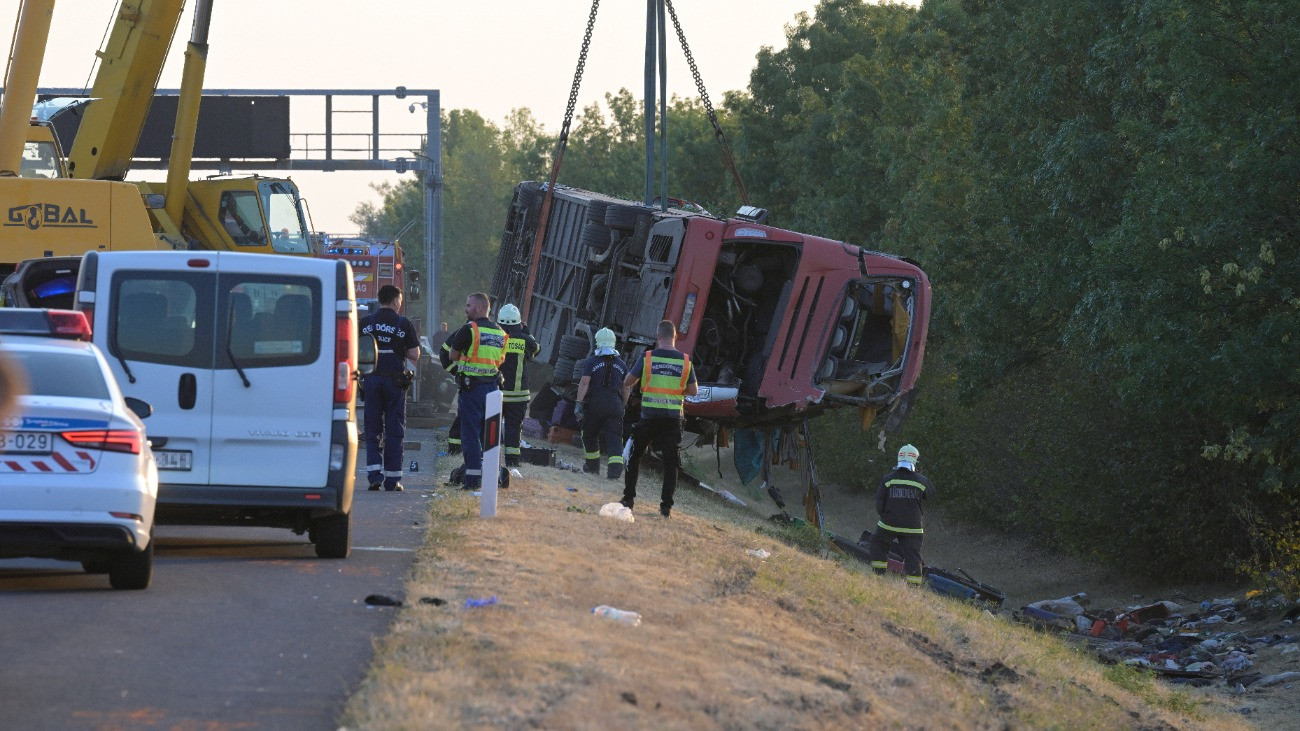 Egyetlen pillanatnyi elbóbiskolás a buszvezetői ülésben az erőhatások miatt is nagyságrendekkel veszedelmesebb – szakértő