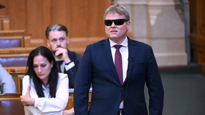 Túlárazott és mérgezőnek mondott kazánok miatt tett feljelentést a miniszter