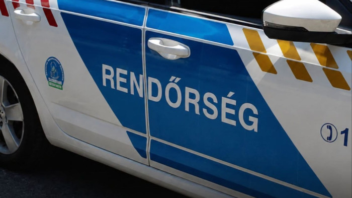 Szirénázó rendőrautóba csapódott egy furgon Székesfehérváron – videó