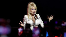 Lehullott egy újabb legendás csillag: meghalt Dolly Parton