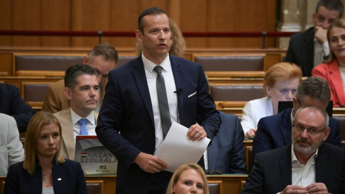 „Pont a kötcsei piknik napján?” – Ellenzéki reakciók Magyar Péter beszédére