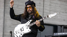 Megszületett John Lennon unokája