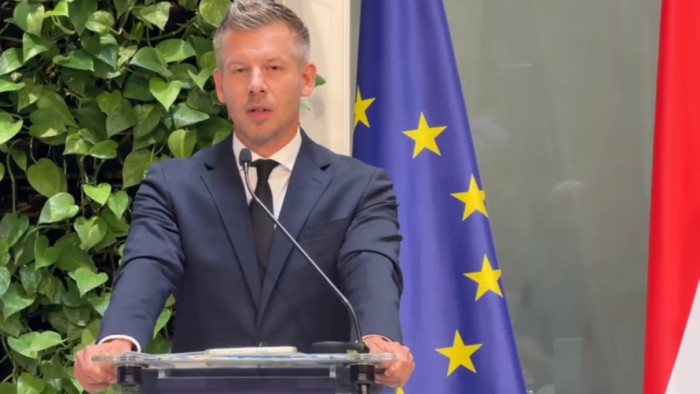Megszűnhetnek a trafikkoncessziók, kötelező orvoskamarai tagság, béremelés a szociális szférában, „három csapás” az akkugyáraknak