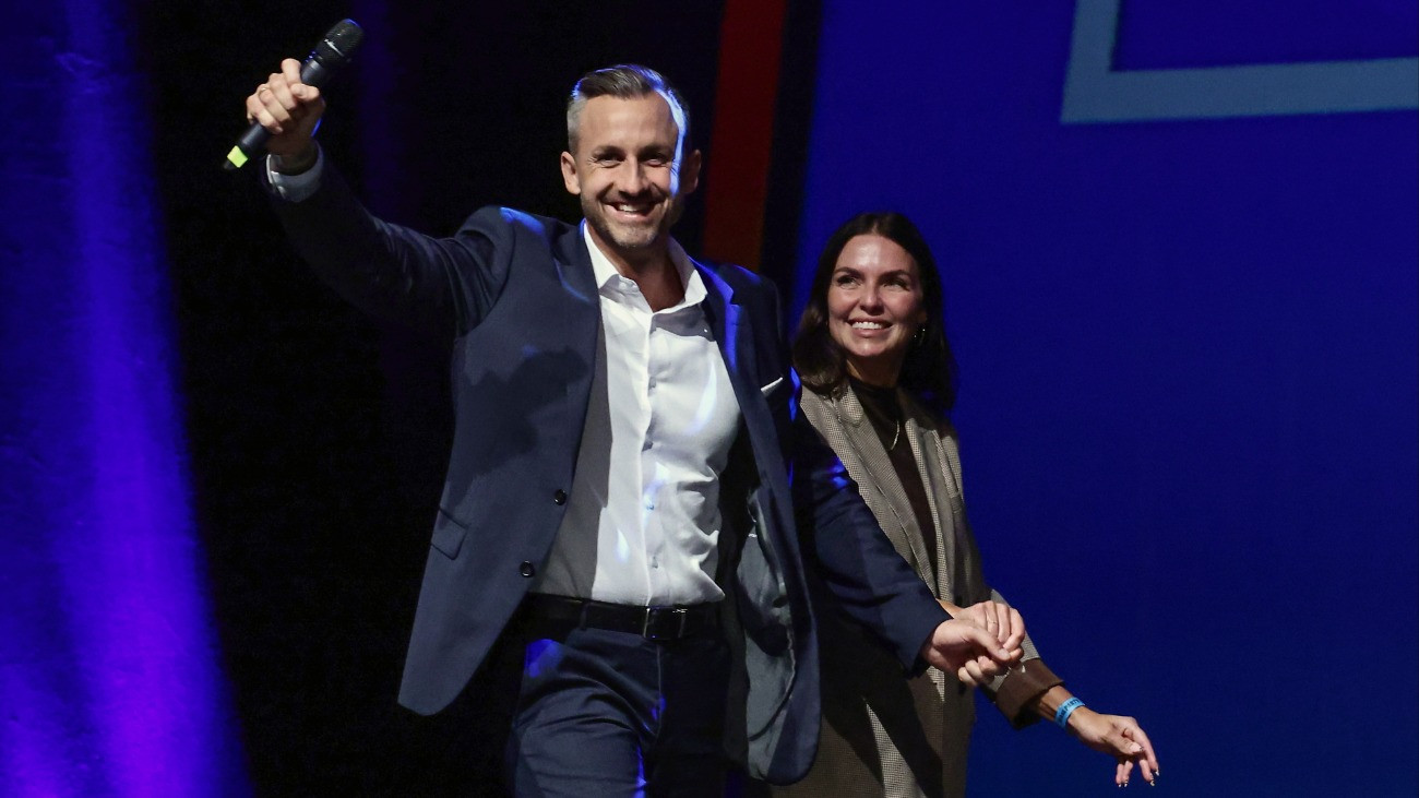 43,8 százalék: történelmi győzelem után történelmi kihívás előtt az AfD