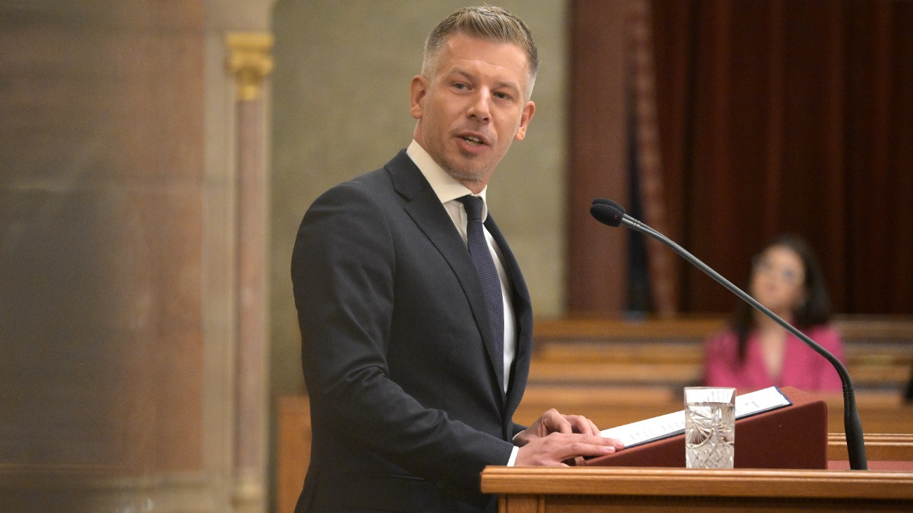 „A gyermekekért” címmel Magyar Péter szólal fel napirend előtt a parlamentben