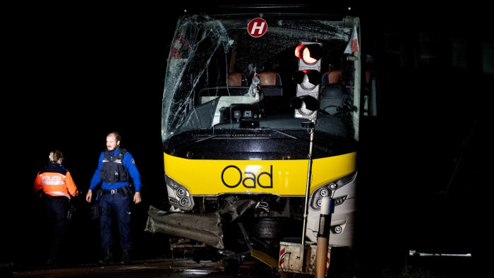 Új információk és fotók a svájci busztragédiáról