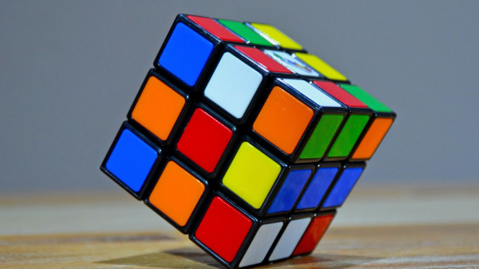 Hatéves kislány állított fel női világcsúcsot a Rubik-kocka kirakásában