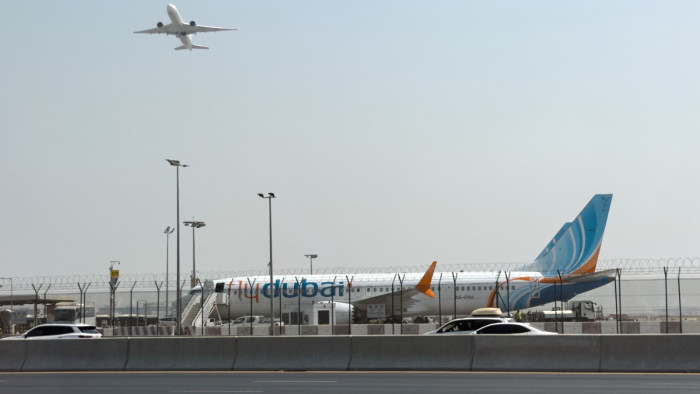 Akció a fedélzeten: zuhanás közben ugrottak az eltérített Flydubai-gép fülkéjébe a szabadnapos pilóták