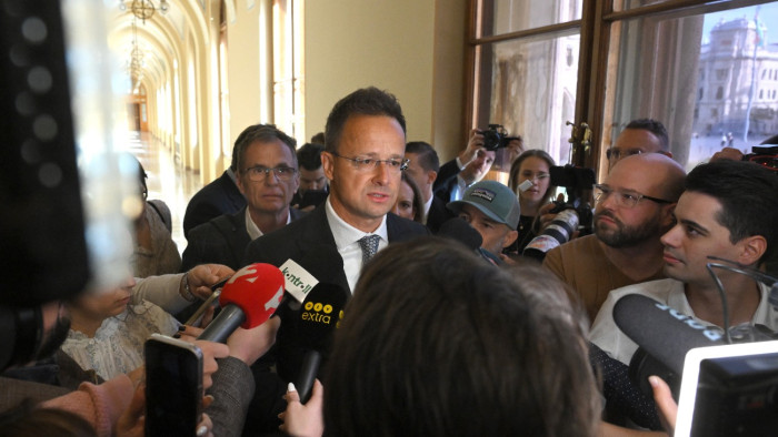 Megkezdődött Szijjártó Péter BYD-ügyi meghallgatása