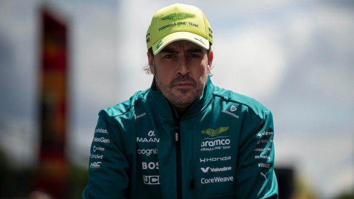 Alonso megint nekivág a pokoli versenynek, egy átépített Daciával