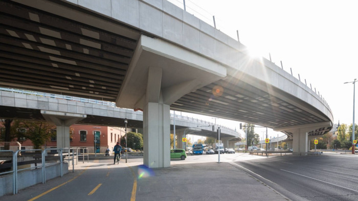 Mostantól így lehet közlekedni a Flórián téri felüljárón